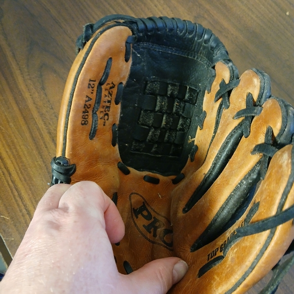 12-inch Wilson PRO A2498 baseball glove featuring Aztec leather - Picture 3 of 5
